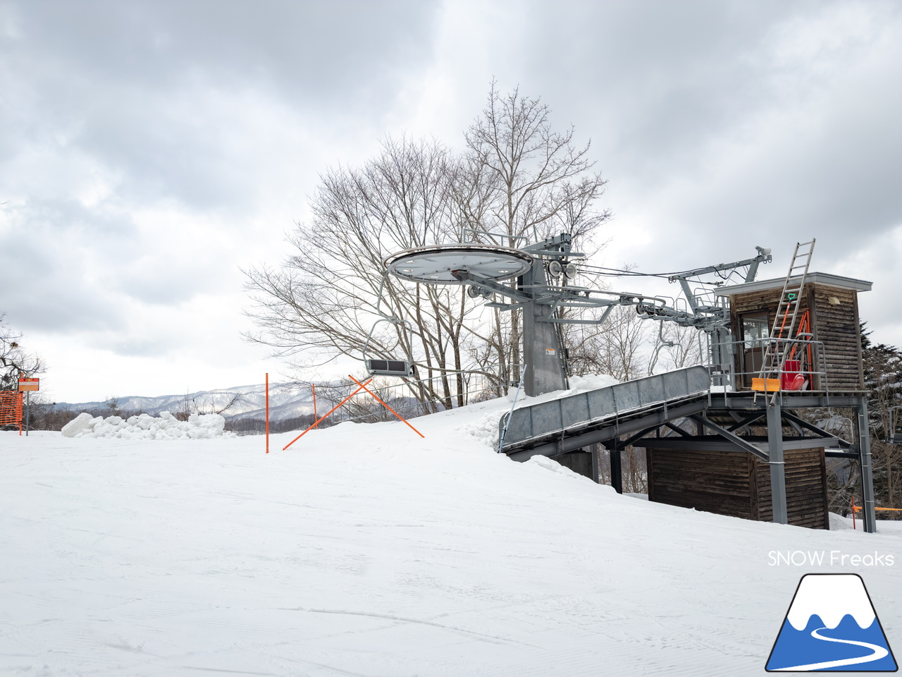 桂沢国設スキー場｜非情なほどに待ってくれない今冬の雪解け...。まだ少しだけ冬の気配が残る